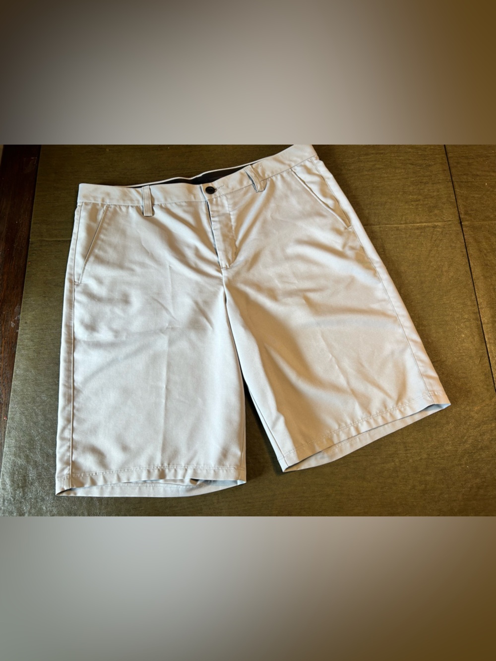 Fila Men's Light Gray Flat-Front Golf Shorts